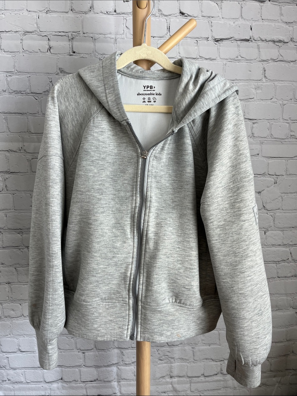 ⭐️⭐️PICK 5 / $20 YPB Abercrombie Kids Light Gray Zip-Up Cropped Hoodie
